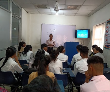 Practical computer training class in Arth Institute Saket brnch.